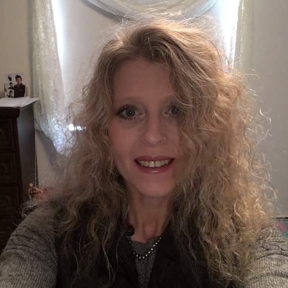 Meet your Posher, Heather - Picture 1 of 1